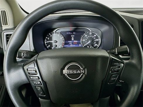Used 2023 Nissan Frontier SV image 12