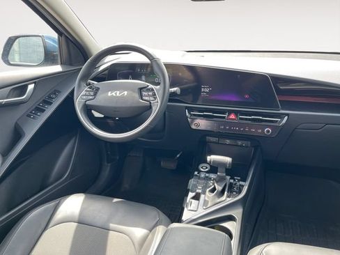 Used 2024 Kia Niro EX FWD image 10