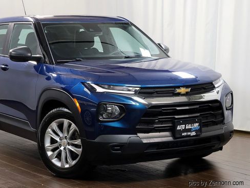 Used 2021 Chevrolet TrailBlazer LS FWD image 2