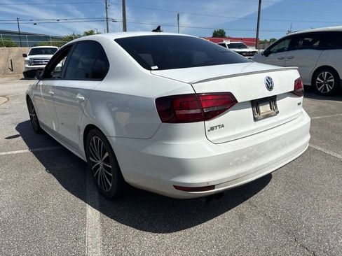 Used 2016 Volkswagen Jetta Sport w/ Lighting Package FWD image 3