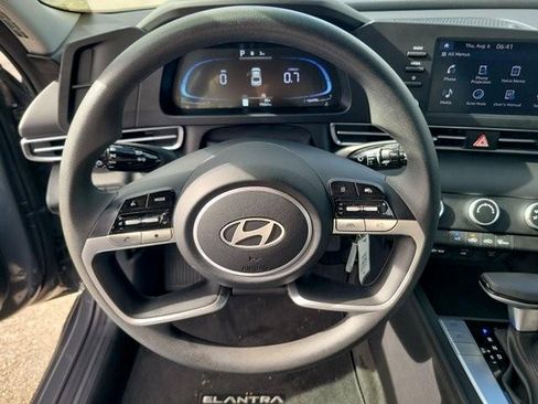 Certified 2024 Hyundai Elantra SE FWD image 25