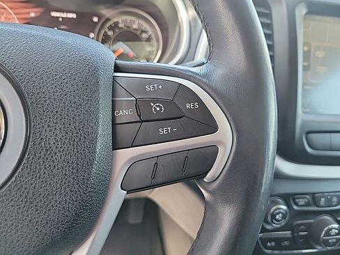 Used 2015 Jeep Cherokee Trailhawk w/ Comfort/Convenience Group AWD/4WD image 26