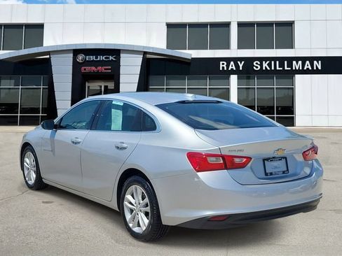 Used 2018 Chevrolet Malibu LT FWD image 4