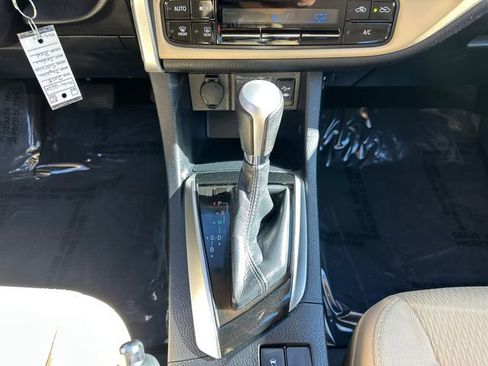 Used 2018 Toyota Corolla LE FWD image 22