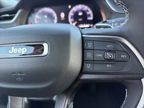 New 2025 Jeep Grand Cherokee Limited image 17