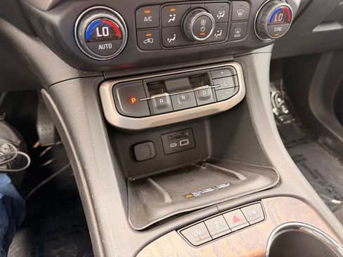 Used 2021 GMC Acadia Denali w/ Denali Technology Package FWD image 22