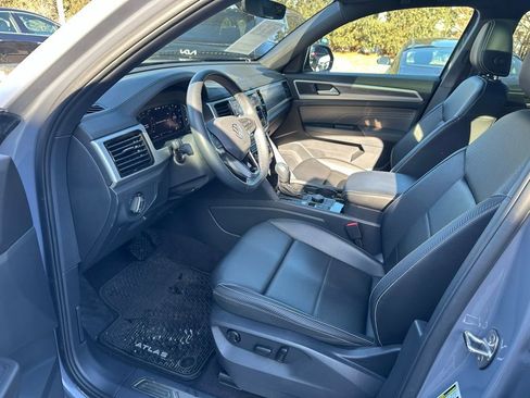 Used 2022 Volkswagen Atlas Cross Sport SE image 12