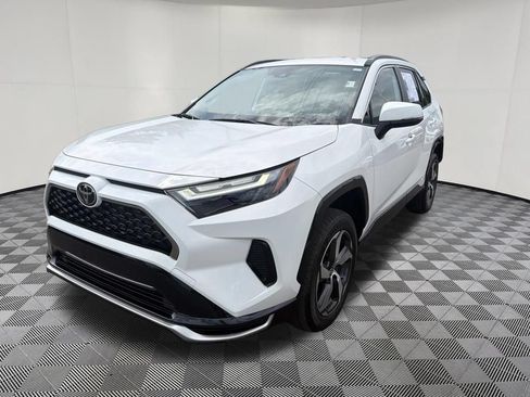 Used 2025 Toyota RAV4 SE AWD/4WD image 3
