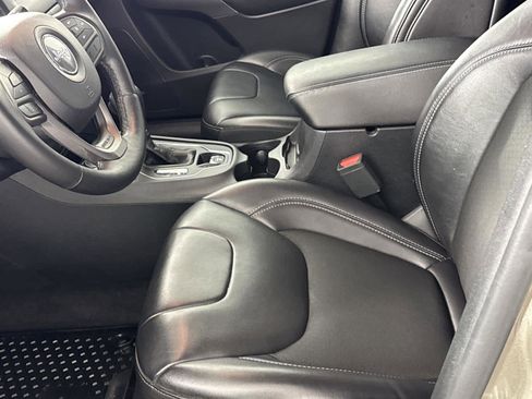 Used 2019 Jeep Cherokee Latitude Plus w/ Cold Weather Group image 11