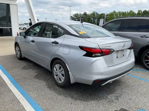 Used 2020 Nissan Versa S FWD image 4