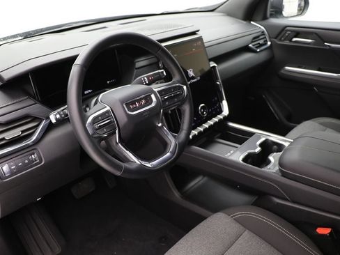 Used 2025 GMC Acadia Elevation image 14