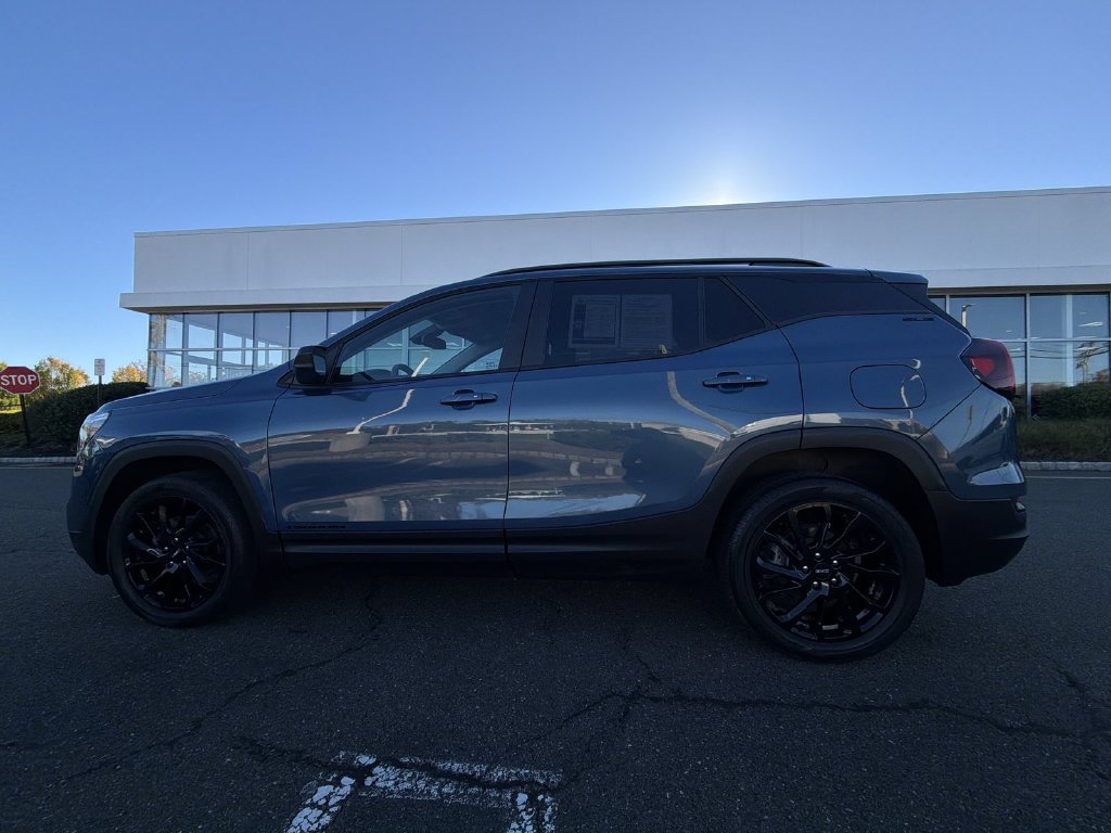 Used 2024 GMC Terrain SLE w/ Driver Convenience Package AWD/4WD image 11