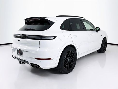 New 2025 Porsche Cayenne Turbo image 9