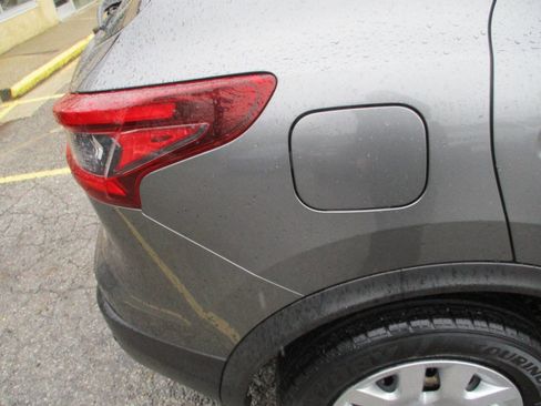 Used 2020 Nissan Rogue Sport S image 18