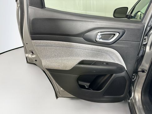 Used 2022 Jeep Compass Latitude image 25