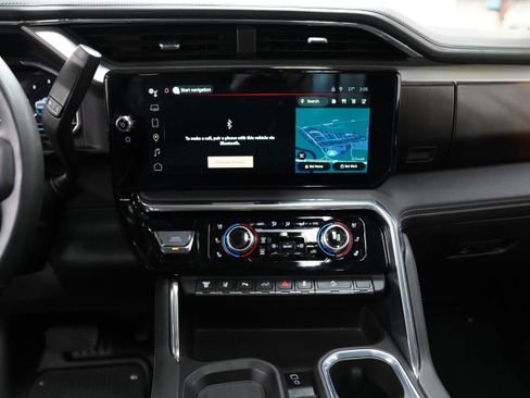 Used 2025 GMC Sierra 2500 Denali image 23