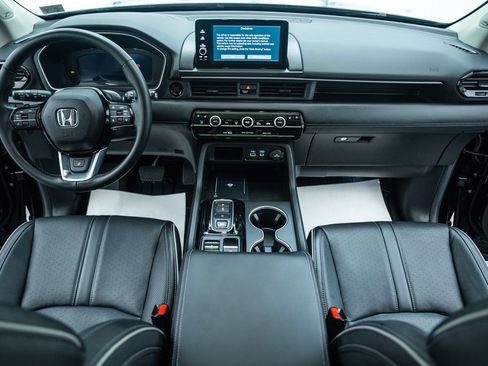 Used 2025 Honda Pilot Elite image 23