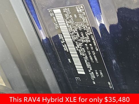 Used 2025 Toyota RAV4 XLE image 42