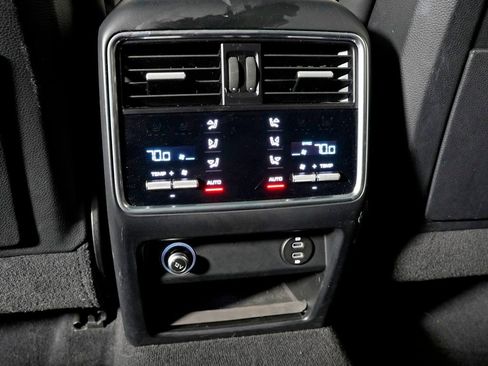 Used 2022 Porsche Cayenne E-Hybrid image 34