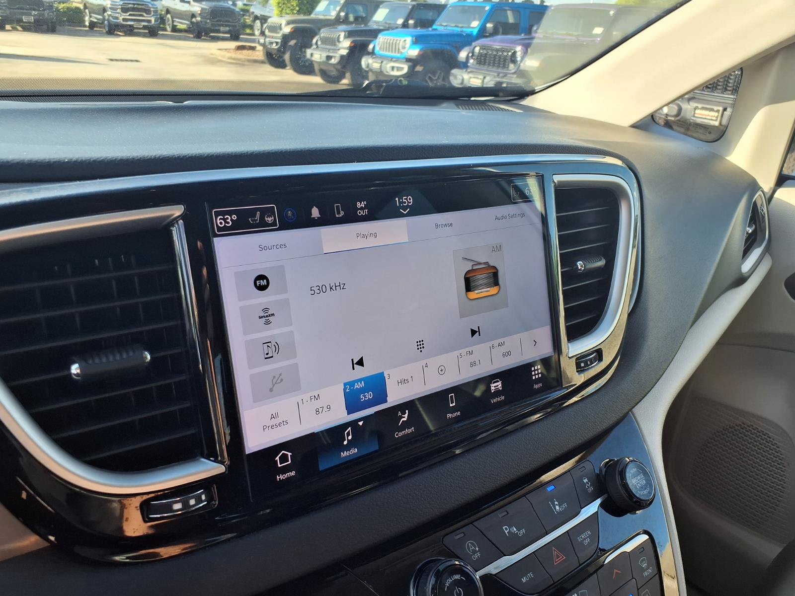 Used 2023 Chrysler Pacifica Touring-L FWD image 20