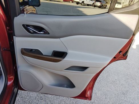 Used 2019 GMC Acadia SLE image 31