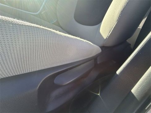 Used 2020 Toyota Corolla LE image 12