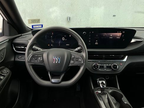 Used 2025 Buick Envista Preferred image 12