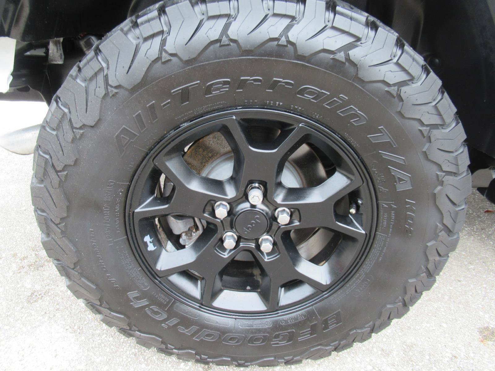 Used 2022 Jeep Wrangler Sport AWD/4WD image 7