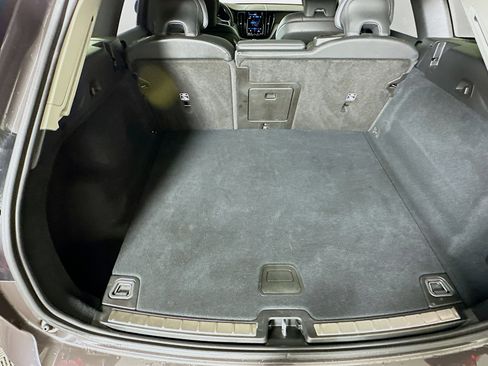 Used 2025 Volvo XC60 B5 Plus image 27