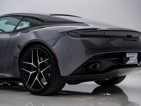 Used 2025 Aston Martin DB12 Coupe RWD image 11