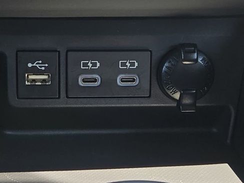 Certified 2025 Toyota Highlander LE FWD image 27