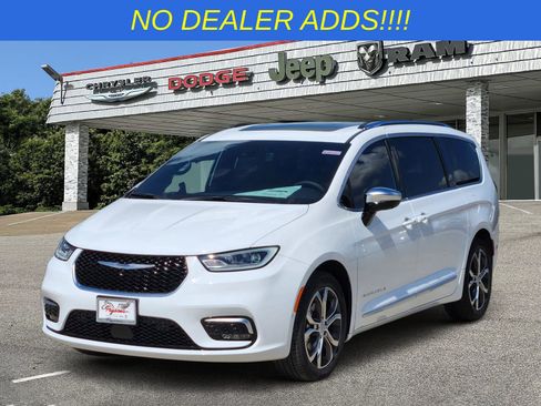 New 2026 Chrysler Pacifica Pinnacle w/ Trailer Tow Group FWD image 2