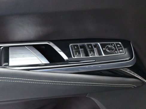 Used 2025 Cadillac Escalade ESV Sport Platinum image 16