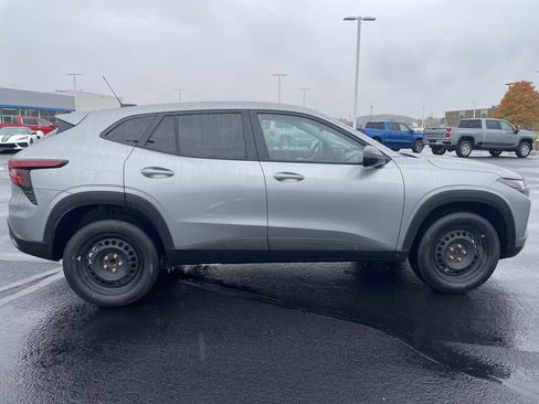 Certified 2025 Chevrolet Trax LS image 12