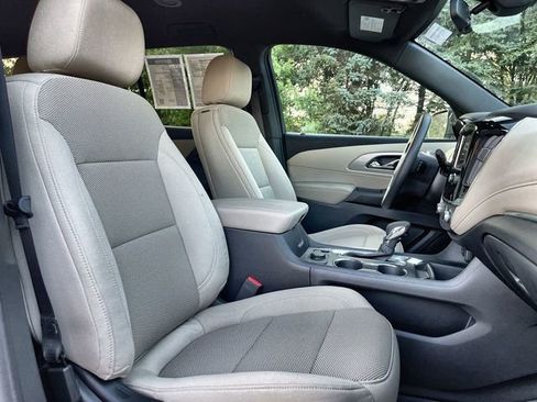 Used 2022 Chevrolet Traverse LS FWD image 28