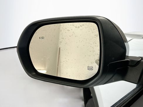 Used 2024 Chevrolet Traverse LT image 16