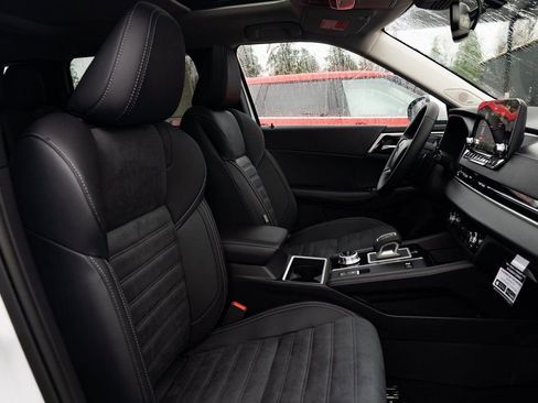 New 2025 Mitsubishi Outlander SE image 24