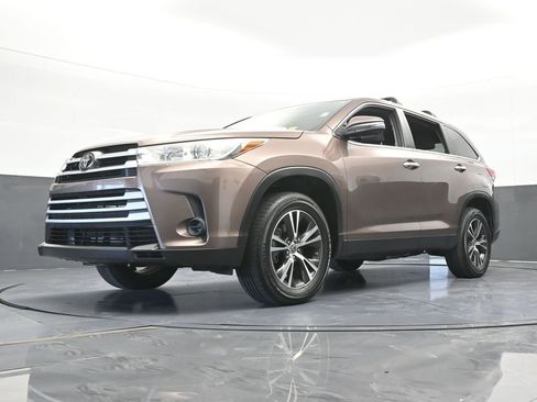 Used 2019 Toyota Highlander LE FWD image 53
