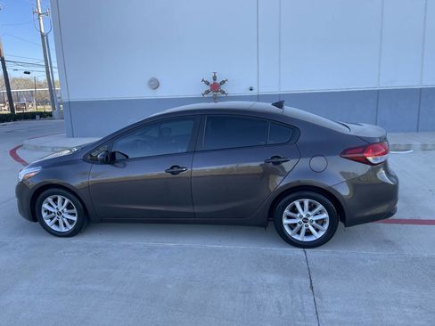 Used 2017 Kia Forte LX w/ LX Popular Package image 5