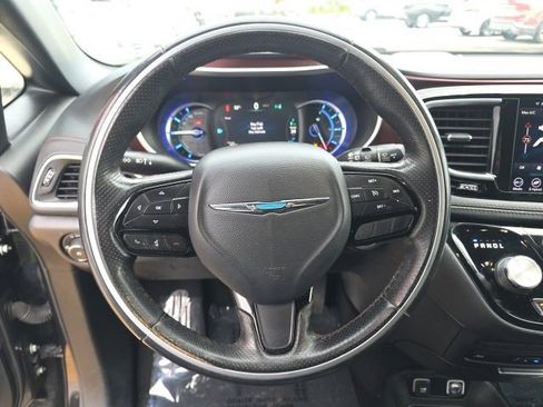 Used 2020 Chrysler Pacifica Limited image 14