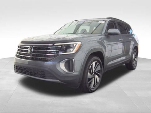 Used 2025 Volkswagen Atlas SE AWD/4WD image 2