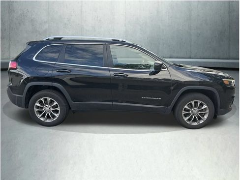 Used 2019 Jeep Cherokee Latitude Plus AWD/4WD image 5