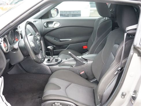 Used 2009 Nissan 370Z Touring w/ Sport Pkg image 10