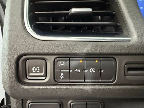 Used 2023 Chevrolet Suburban Premier RWD image 20