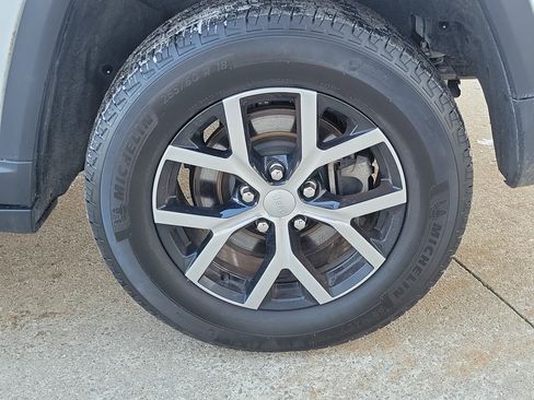 Used 2025 Jeep Grand Cherokee L Limited image 5