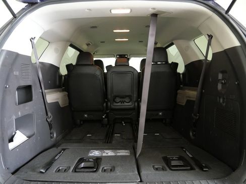 Used 2025 Kia Carnival FWD image 29