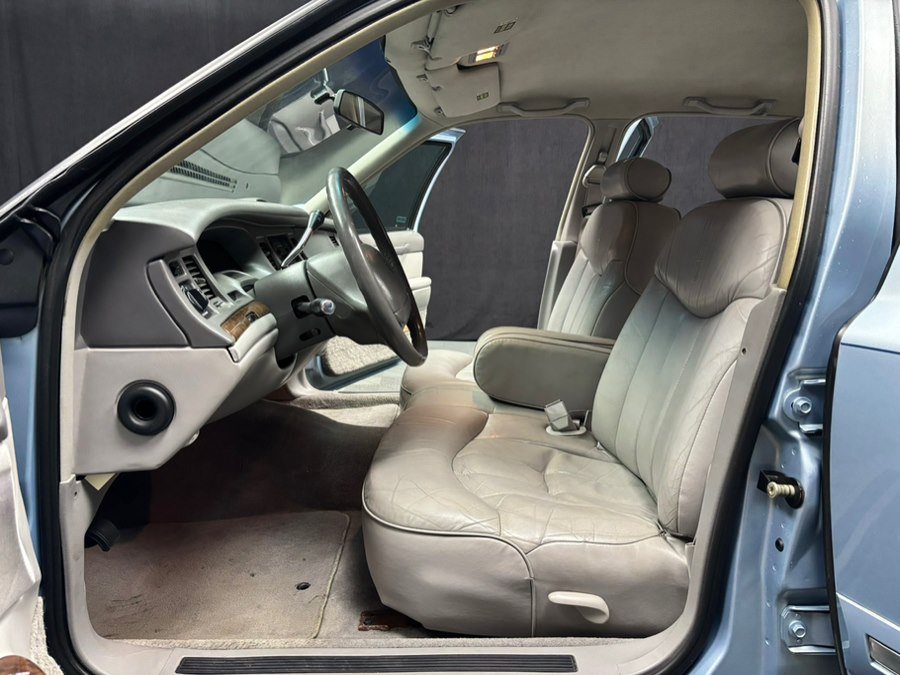Used 1997 Lincoln Town Car Executive RWD image 28