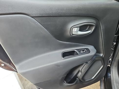 Used 2023 Jeep Renegade Latitude AWD/4WD image 26