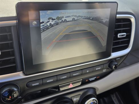 Certified 2025 Hyundai Venue SEL image 22