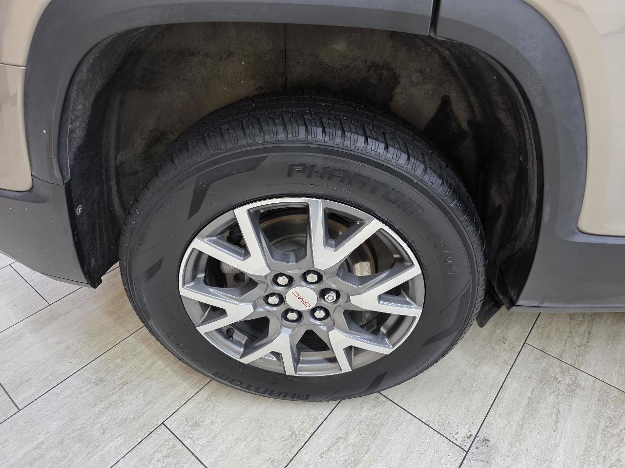 Used 2022 GMC Acadia SLE FWD image 40